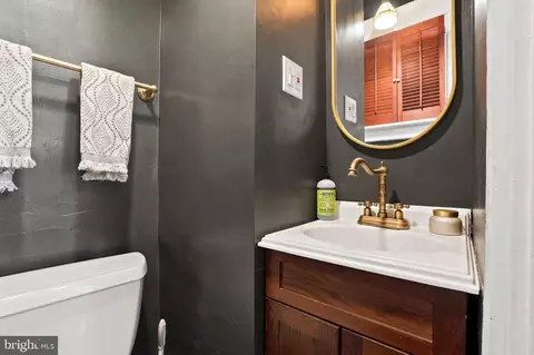 Bath - 8 Hewett Rd, Wyncote, PA 19095 photo 1 of 3
