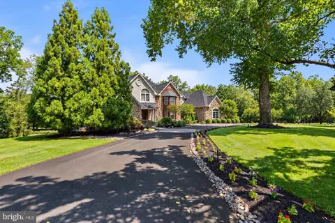 625 Creek Ln, Flourtown, PA 19031