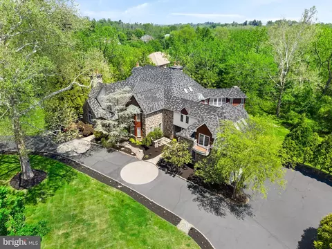 625 Creek Ln, Flourtown, PA 19031