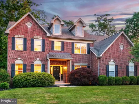 111 Knoll Dr, Collegeville, PA 19426