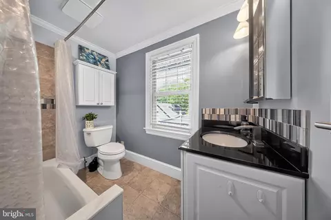 Bath - 417 Summit Ave, Fort Washington, PA 19034 photo 2 of 2