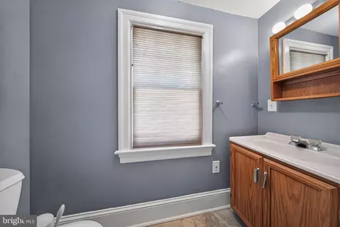 Bath - 417 Summit Ave, Fort Washington, PA 19034 photo 1 of 2