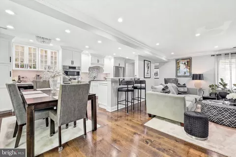 1750 Oakwood Ter #17A, Narberth, PA 19072