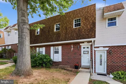 736 Village Ln, Pottstown, PA 19464