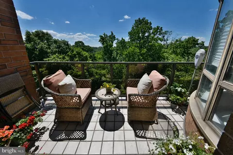 100 Breyer Dr #6-C, Elkins Park, PA 19027