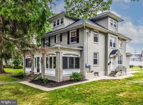 950 N Charlotte St, Pottstown, PA 19464