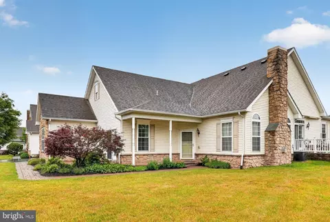 1108 Burgundy Cir Apt, Pennsburg, PA 18073