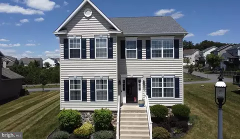 2114 Larkspur Ct, Pennsburg, PA 18073