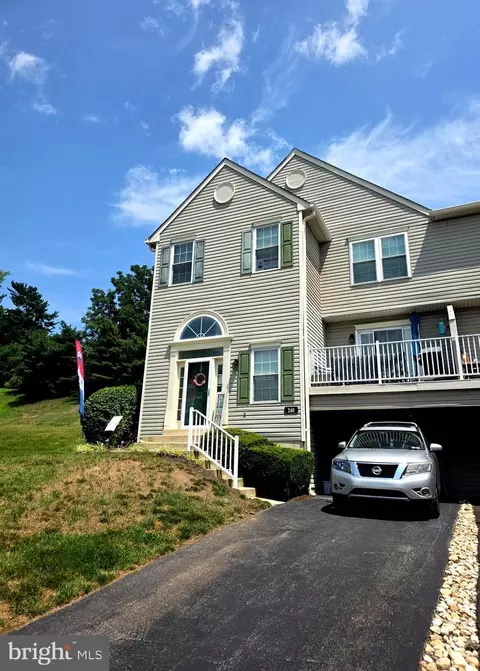 240 Cobblestone Ct, Collegeville, PA 19426