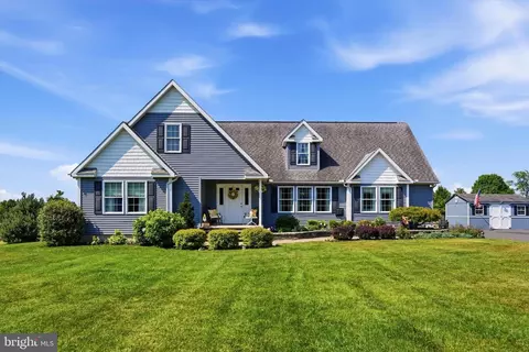 1281 St Pauls Church Rd, Pennsburg, PA 18073