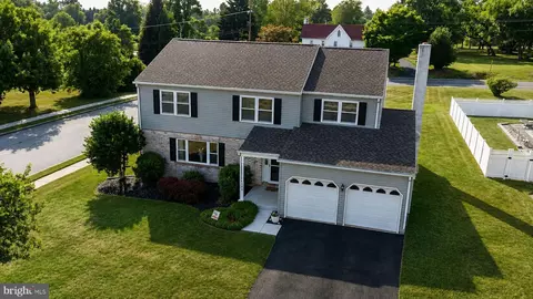 140 Elio Cir, Royersford, PA 19468