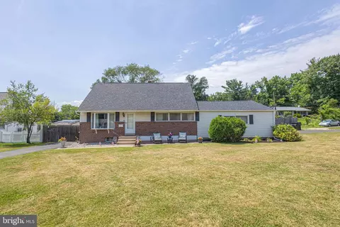 702 Burbridge Rd, Hatboro, PA 19040