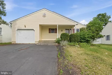 1036 Jodie Ct, Pennsburg, PA 18073
