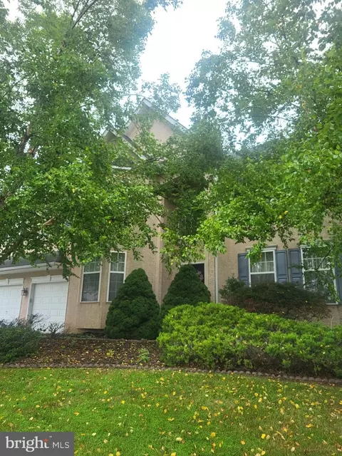 6003 Shady Wood Cir, Collegeville, PA 19426