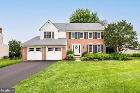221 Cardinal Dr, Conshohocken, PA 19428