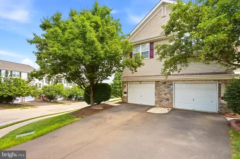 404 Fort Hill Cir, Fort Washington, PA 19034