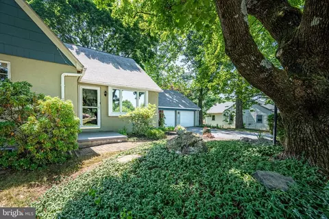3070 Middle Creek Rd, Gilbertsville, PA 19525