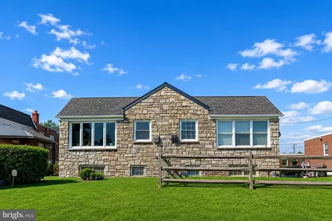 506 Glenn Valley Dr, Norristown, PA 19401