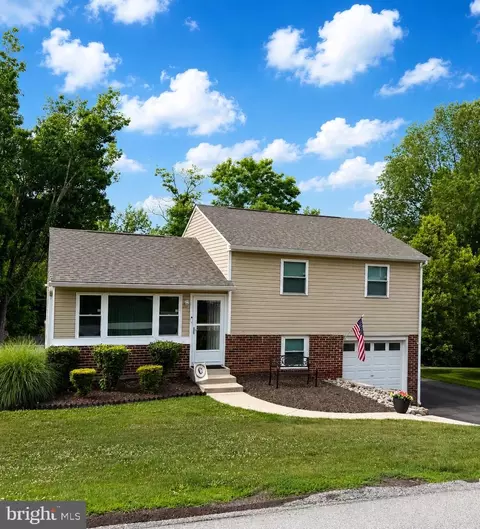 493 Adrian Rd, Collegeville, PA 19426