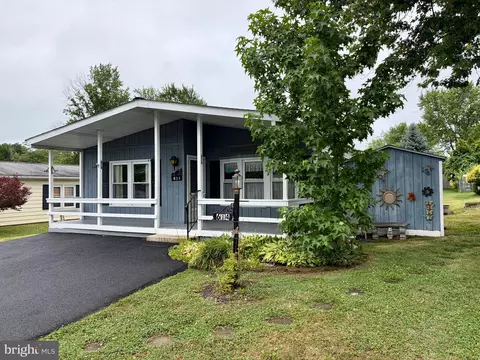 614 Stream View Dr, North Wales, PA 19454