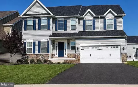 2120 Sunnyvale Dr, Pennsburg, PA 18073
