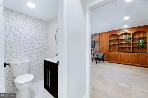 Entry Way - 826 Pardee Ln, Wyncote, PA 19095 photo 3 of 6