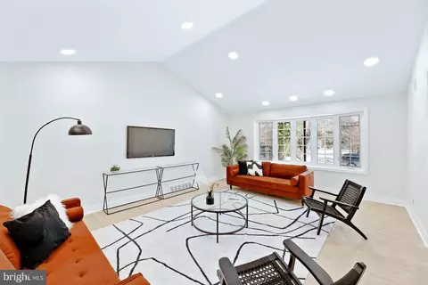 Living - 826 Pardee Ln, Wyncote, PA 19095 photo 1 of 8