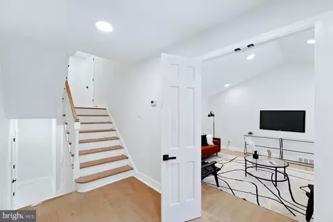 Entry Way - 826 Pardee Ln, Wyncote, PA 19095 photo 4 of 6