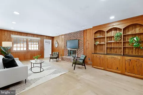 Living - 826 Pardee Ln, Wyncote, PA 19095 photo 5 of 8