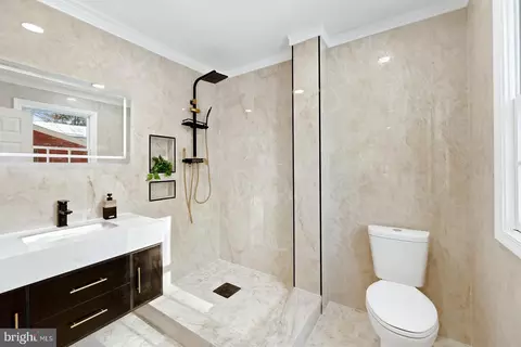 Bath - 826 Pardee Ln, Wyncote, PA 19095 photo 3 of 4