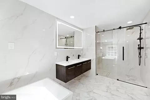 Bath - 826 Pardee Ln, Wyncote, PA 19095 photo 1 of 4