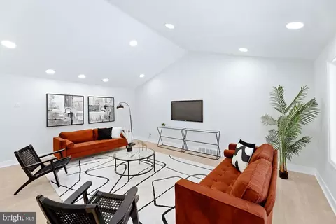 Living - 826 Pardee Ln, Wyncote, PA 19095 photo 4 of 8