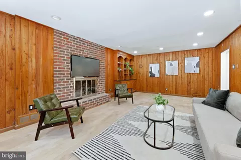 Living - 826 Pardee Ln, Wyncote, PA 19095 photo 8 of 8