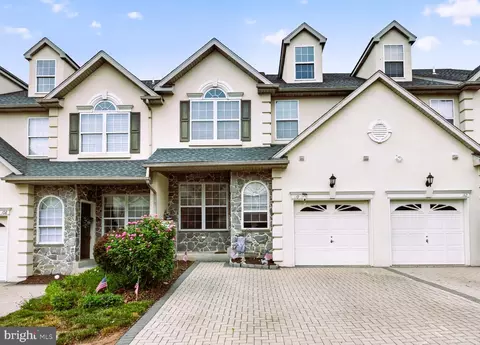 110 Meadow View Ln, Lansdale, PA 19446