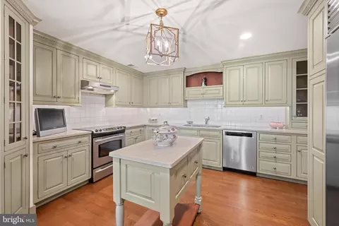 100 Grays Ln #506, Haverford, PA 19041