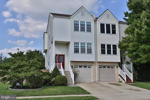 446 Pleasant Valley Dr, Conshohocken, PA 19428