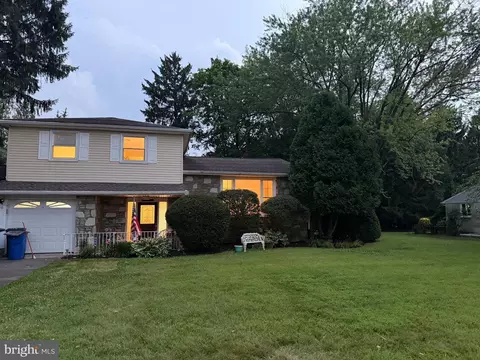 1006 Corn Crib Dr, Huntingdon Valley, PA 19006