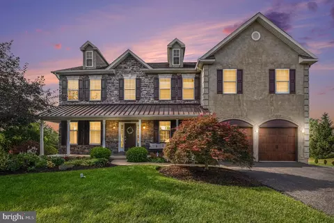 2202 Smithfield Ct, Harleysville, PA 19438