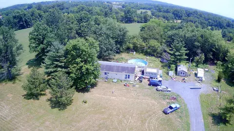 227 Schlegel Rd, Gilbertsville, PA 19525
