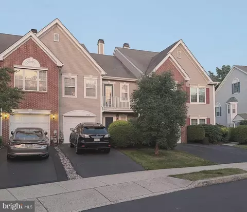 202 Aqueduct Dr, North Wales, PA 19454