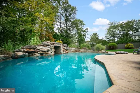 502 Long Ln, Huntingdon Valley, PA 19006