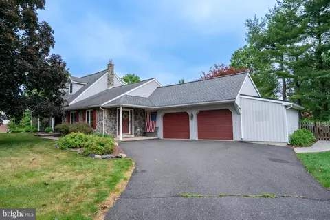 1397 Edgeview St, East Greenville, PA 18041