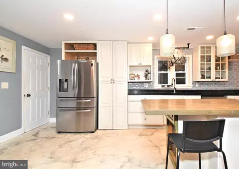 658 Macoby Ave, Green Lane, PA 18054