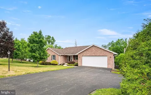 2426 Magnolia Dr, Gilbertsville, PA 19525