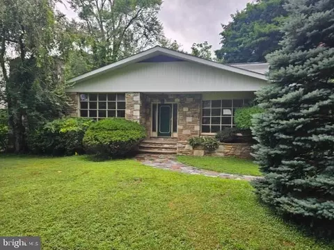 8128 Cedar Rd, Elkins Park, PA 19027