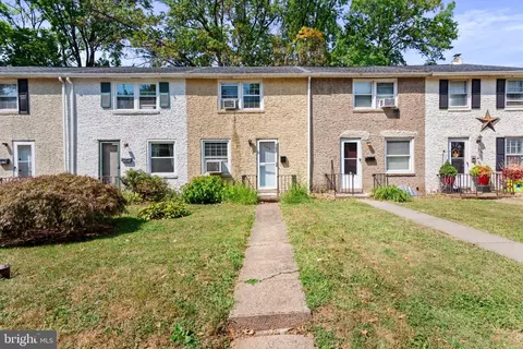 153 Sunrise Ln Apt, Pottstown, PA 19464