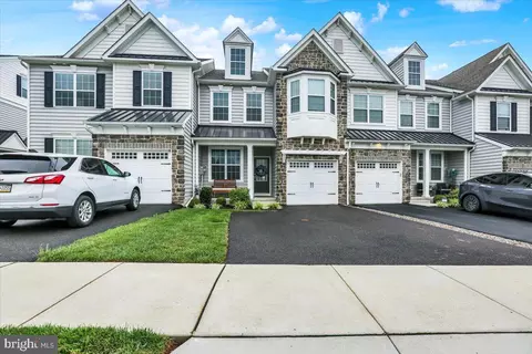 311 Flintrock Ct, Collegeville, PA 19426