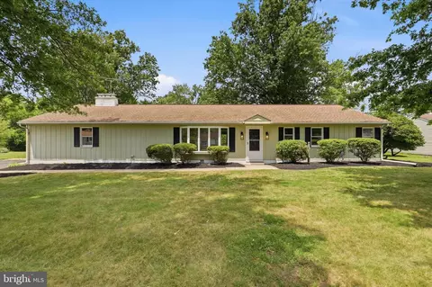 2010 Pine St, Hatfield, PA 19440