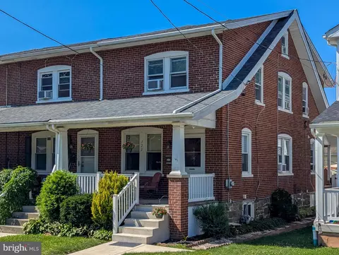 722 W 3rd St, Lansdale, PA 19446