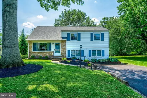 1008 Pioneer Rd, Lansdale, PA 19446